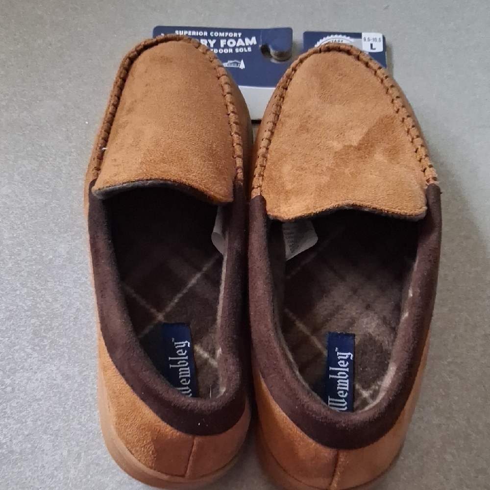 NWT - Wembley Tan and Brown Men's Slippers
